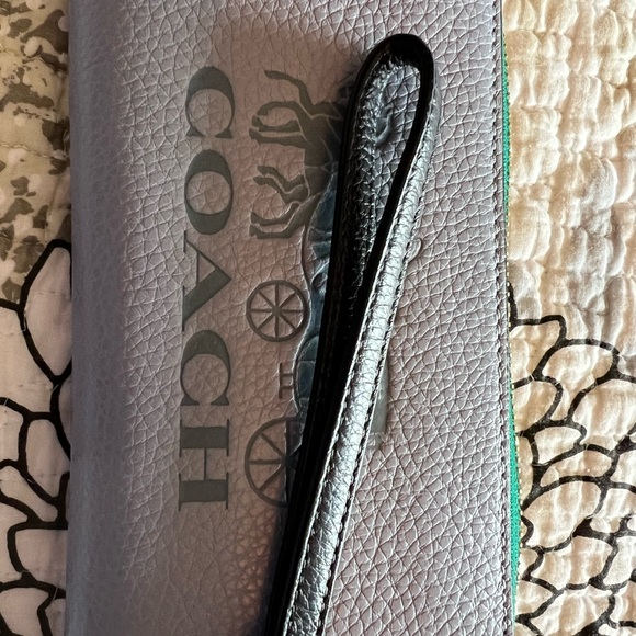 Coach carriage leather zip around wallet - Picture 5 of 14